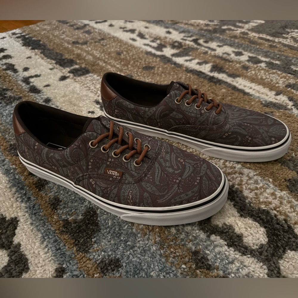 BRAND NEW Vans Era- Paisley